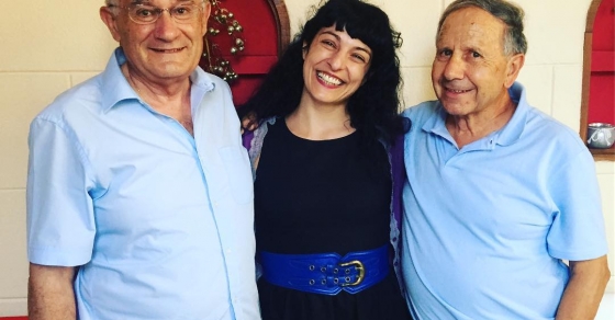 roser Amills en Algaida con dos de sus profesores de EGB