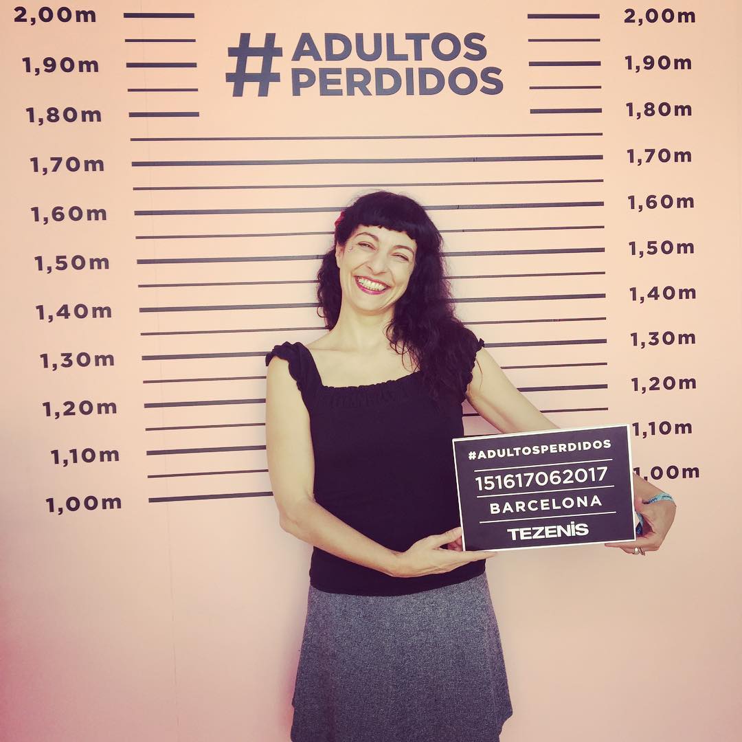 Qué idea tan divertida @tezenisofficial  ) Un rincón de #adultosperdidos #tezenisxsonar #Sonar2017 Falda de TCN Barcelona