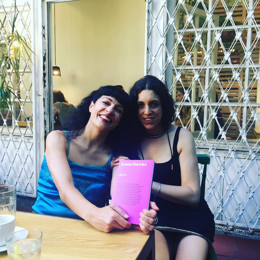 Esta tarde os invitamos a brindar en La Central por #arianaharwicz y su obra #lecturaharwicz