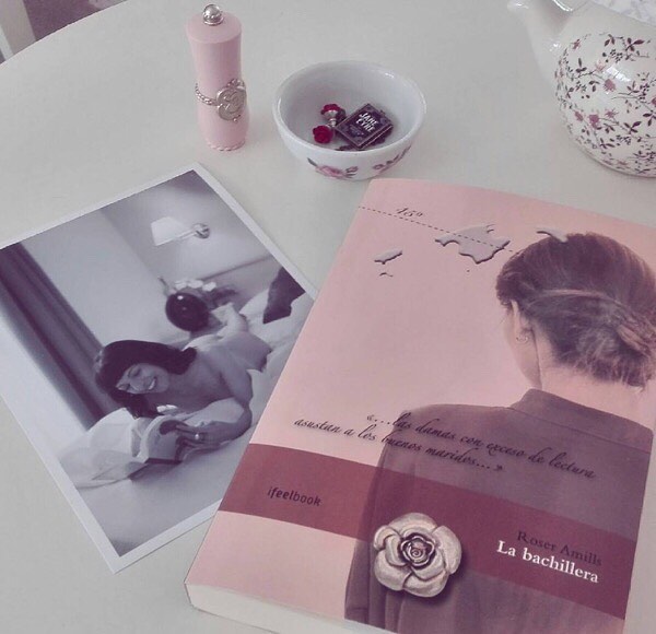 Un beso para @moonrose66 y muy feliz lectura de #labachillera ;)) #📚#escritora #mallorquina