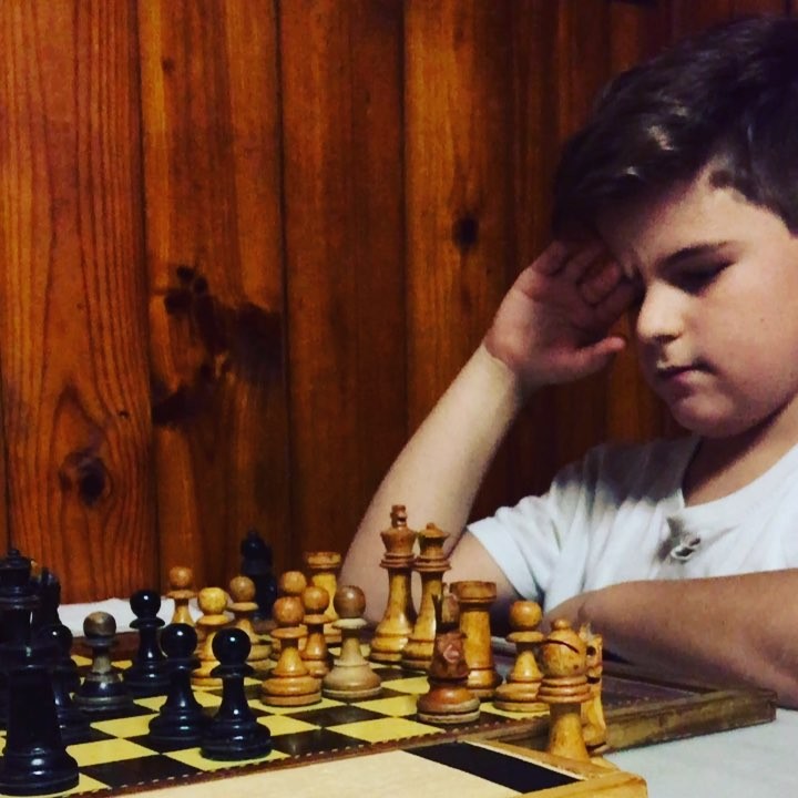 Le recuerdo a mi hijo Juan la reflexión de David Bronstein: "El ajedrez es imaginación."