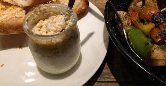 Hoy hemos descubierto el @vitagastrobar del #barridegracia y no está mal... - Roser Amills, escritora mallorquina