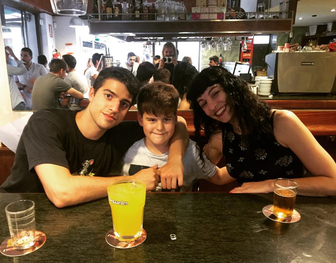 Con Marcel y Joan, mis maravillosos hijos Foto de Carlos, vikingo del @bar_pietro