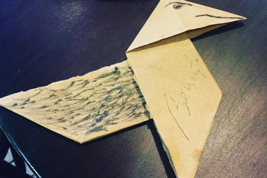 pajarita hecha por antonio beneyto y roser amills