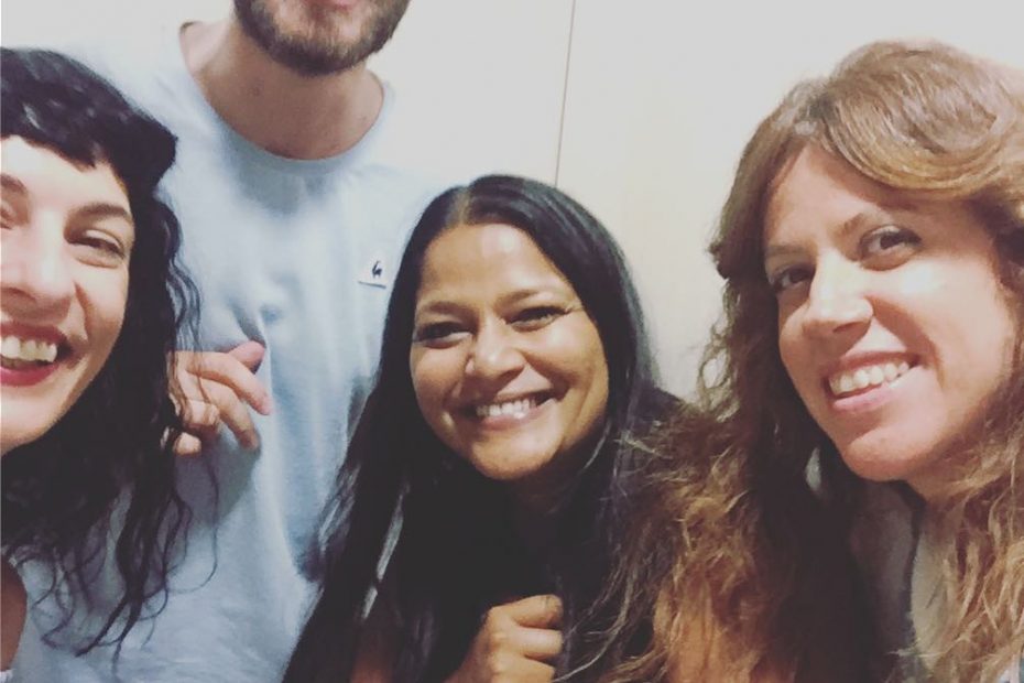 Roser Amills amb Asha Miro i Vanessa Hoggarth