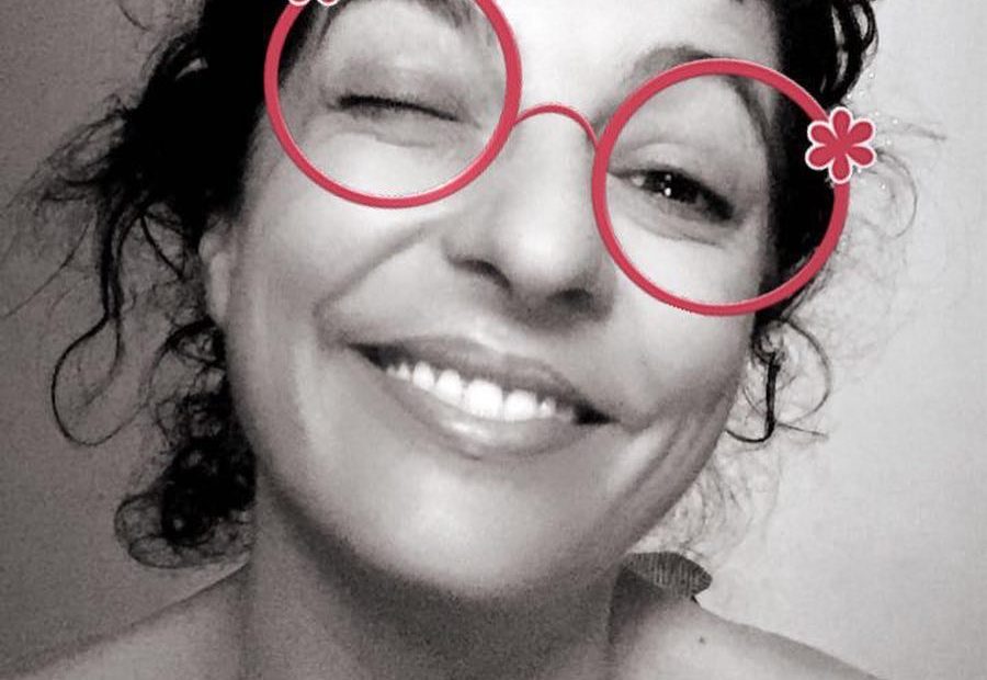 roser amills con gafas divertidas