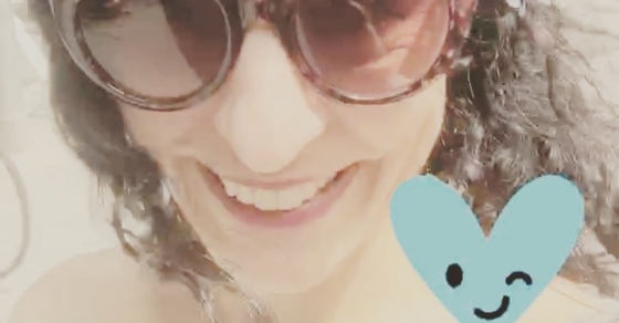 roser amills gafas de sol despeinada