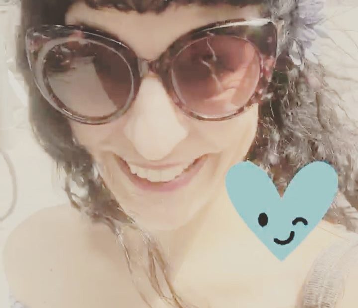 roser amills gafas de sol despeinada