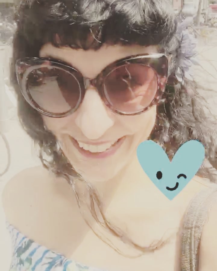 roser amills gafas de sol despeinada