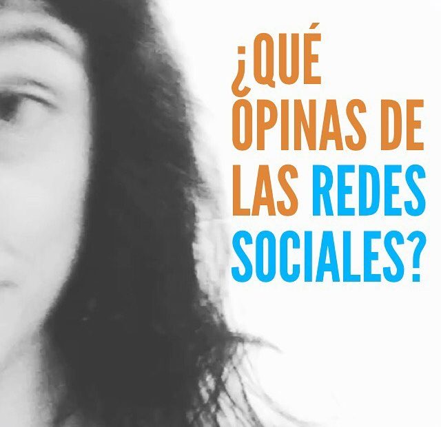 Medio rostro de Roser Amills en blanco y negro junto al texto «¿Qué opinas de las redes sociales?» en letras naranjas y azules