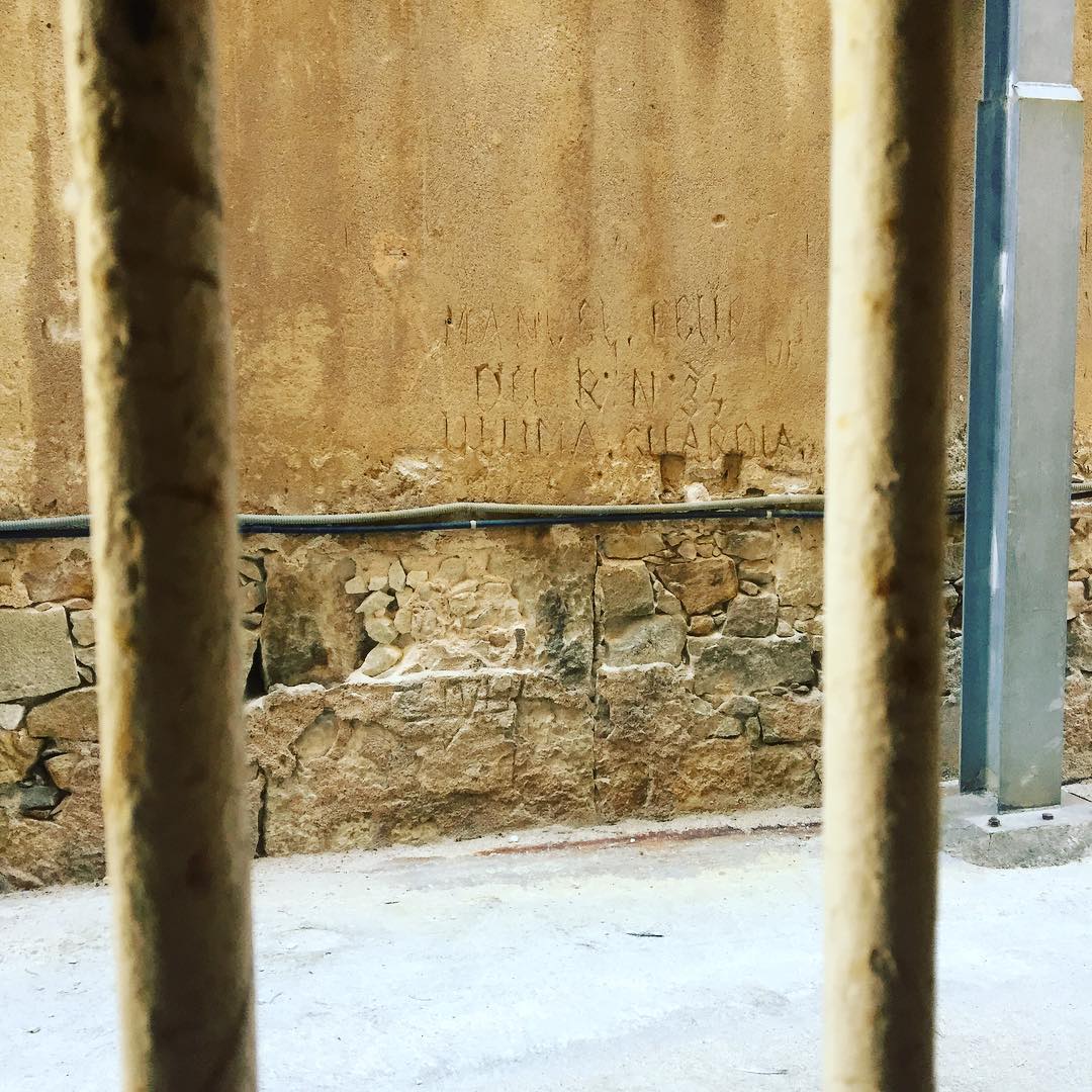 Hoy estoy entre barrotes. Detalles de #lamodelo