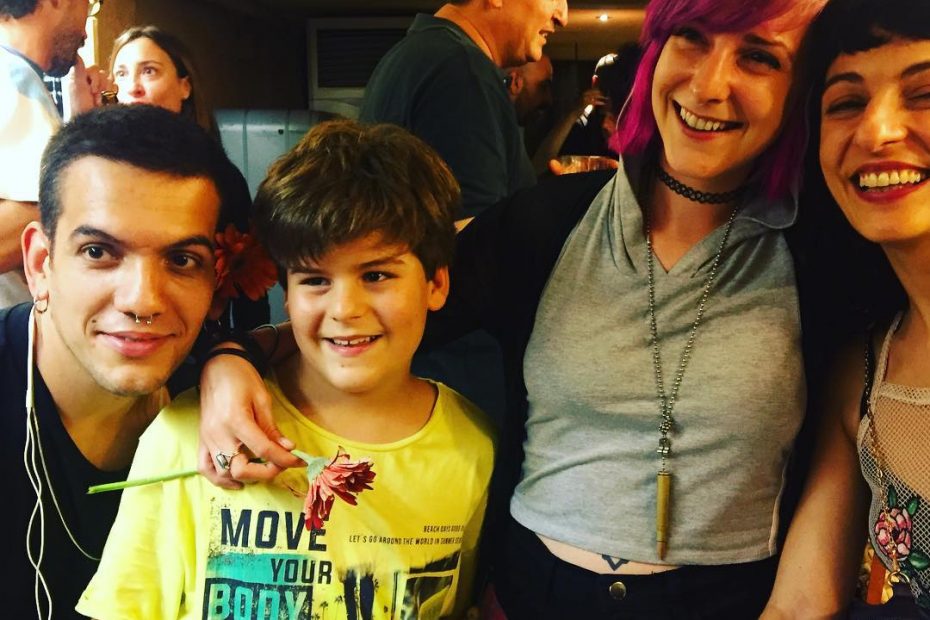 roser amills y su hijo juan en el bar pietro