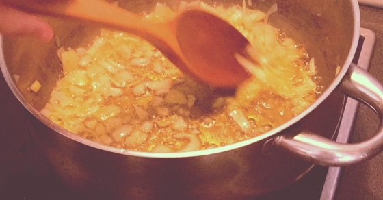 Que todos los niños aprendan a hacer el sofrito y el mundo será un poco mejor ;)) - Roser Amills, escritora mallorquina