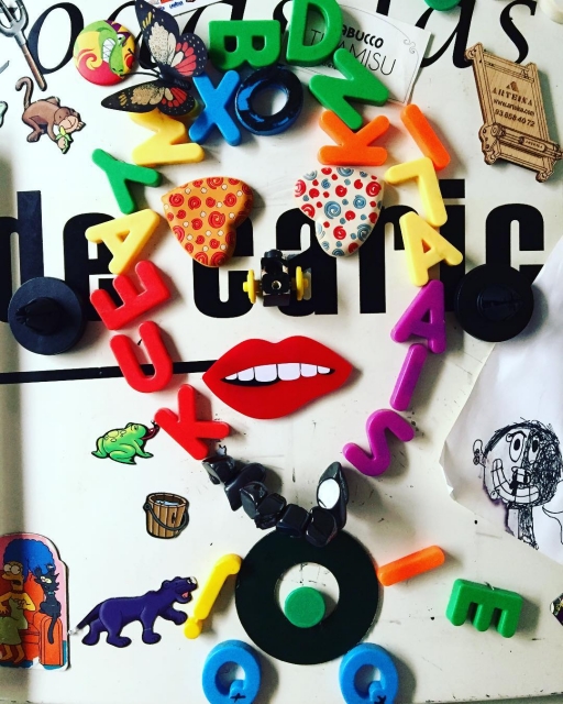 nevera decorada por juan, el hijo de roser amills