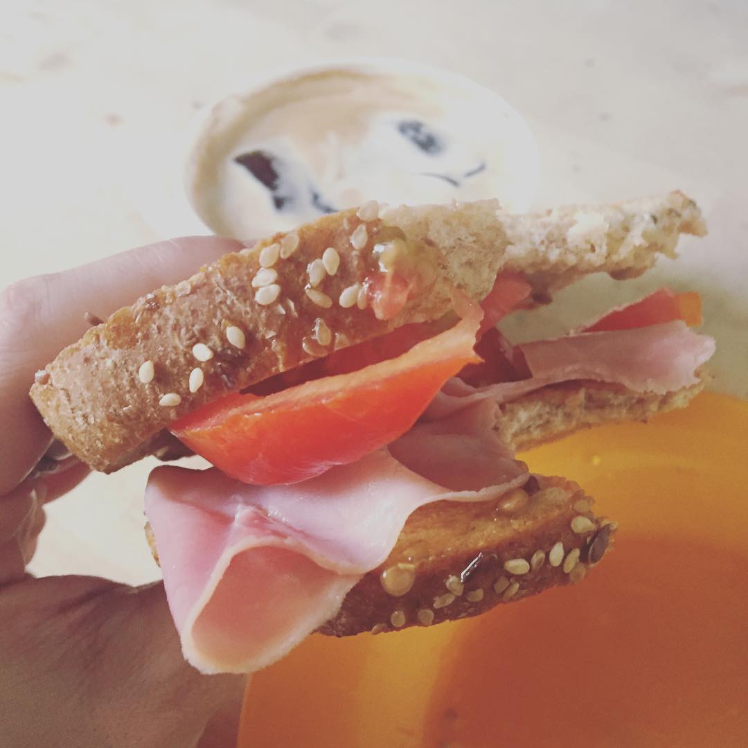 Un #pamboli para llevar, por favor   Bon dia #buenosdias #amillsmorning