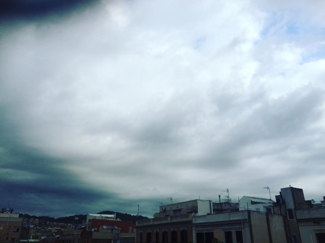 "La sonrisa es como los limpiaparabrisas. Nos permite avanzar, aunque no detenga la lluvia"Gerard Jugnot - Roser Amills, escritora mallorquina