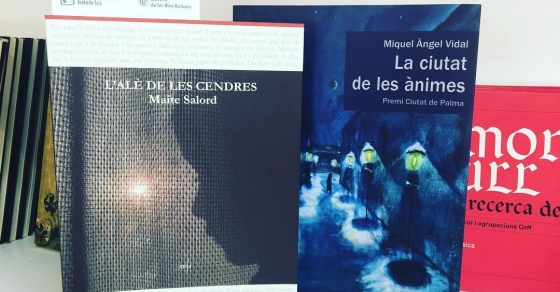 He firat a la parada #illencIB a @LaSetmana #BCN
#literatura #books #illesbalears #mallorquina #algaida - Roser Amills, escritora mallorquina