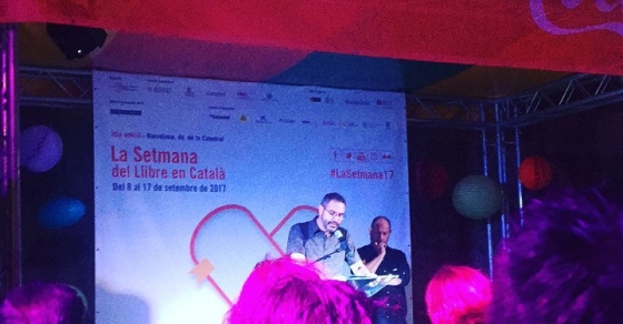 Ara, a @lasetmana , festa pels 25 anys d' @angle_editorial ;)) - Roser Amills, escritora mallorquina