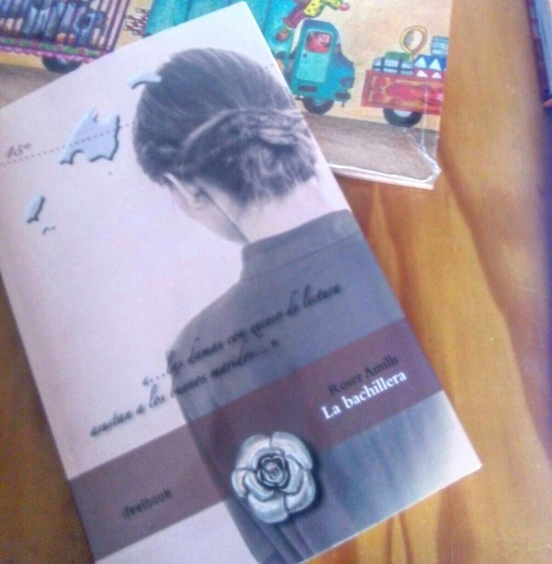Agradezco cada nuevo lector de #labachillera y que me mandéis foto del libro en vuestras manos!