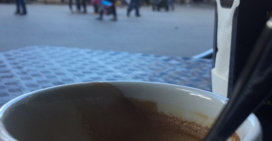 Una taza de café es un buen mirador :)) - Roser Amills, escritora mallorquina