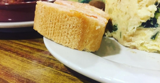 Morimos de amir con las tapas caseras de #CasaLopez !! Gracias @garciaaurin como siempre! - Roser Amills, escritora mallorquina