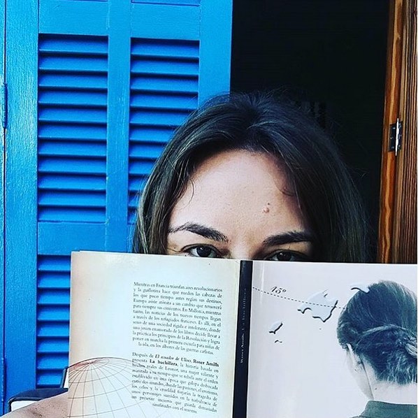 Gracias @mariacolomamairata por ser tan buena lectora de mis novelas y por esta foto con La bachillera .#mallorquina #algaida #llibres #libro #books #bookshop #libreria #llibreria #bestseller #leermola #leeressexy #lecturas #booklover #bookstagram #cultura #regalalibros #regalallibres #novela #sigloXIX #sigloXVIII