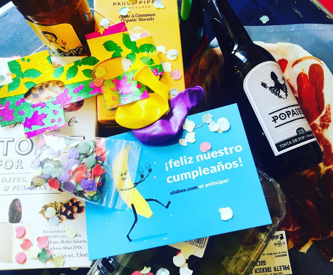 Menudos gamberrillos los de Ulabox !!! Es su cumpleaños y me envían ellos #confetti y regalos   Felicidades, majetes del #antisuper
