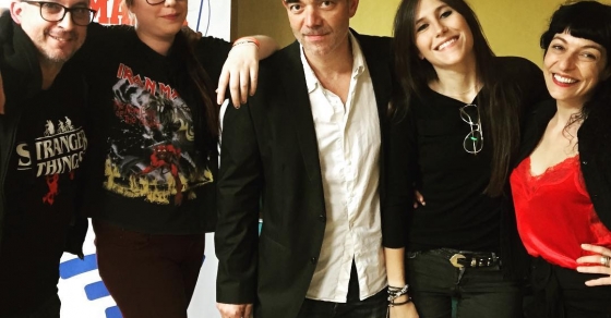 Roser Amills con el equipo de Seriadictos de Radio Marca