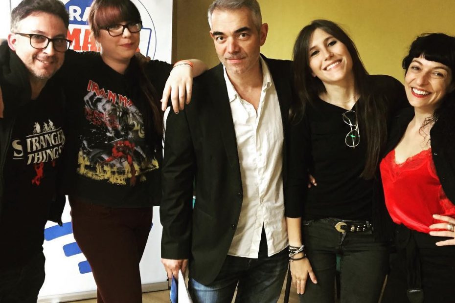Roser Amills con el equipo de Seriadictos de Radio Marca