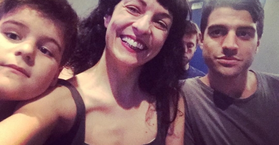 roser amills con sus dos hijos