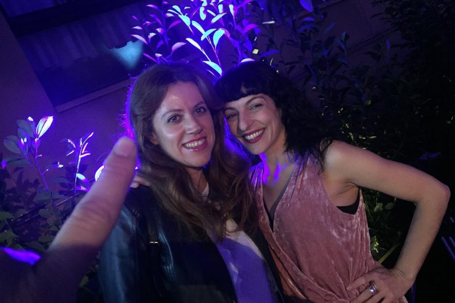 Roser Amills con Vanessa Hoggarth