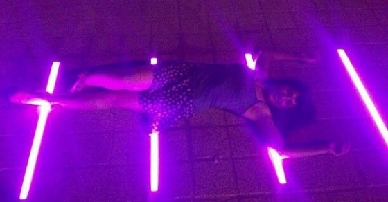 Roser Amills Tumbada Luces Rosas