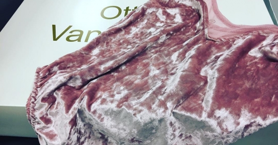 Ponle alegría a la lluvia! Hoy es el día perfecto para un body rosa como éste de @ottovanrhuskbcn :)) - Roser Amills, escritora mallorquina