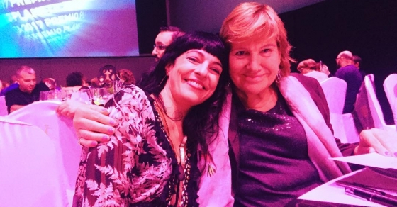 Montserrat Mompó, directora del Continuarà, TV2 con su pin #megustaelsexo ;)) - Roser Amills, escritora mallorquina