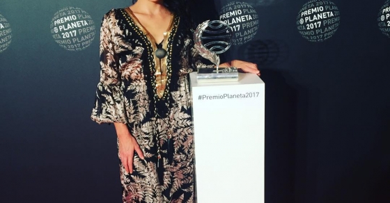 roser amills #premioplaneta2017 es muy naif, pero mi vestido de gala @ottovanrhuskbcn lo merece ;)) Os gusta?