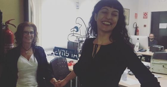 Ara, i fins les 21h, seré amb la Maribel a @radioarenys Escolteu-nos! - Roser Amills, escritora mallorquina
