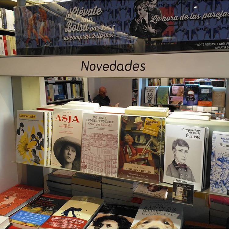 la novela de roser amills sobre asja lacis es novedad destacada en la FNAC de Callao