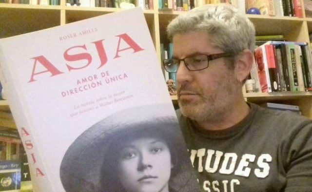 Lector De La Novela Sobre Asja Lacis De Roser Amills