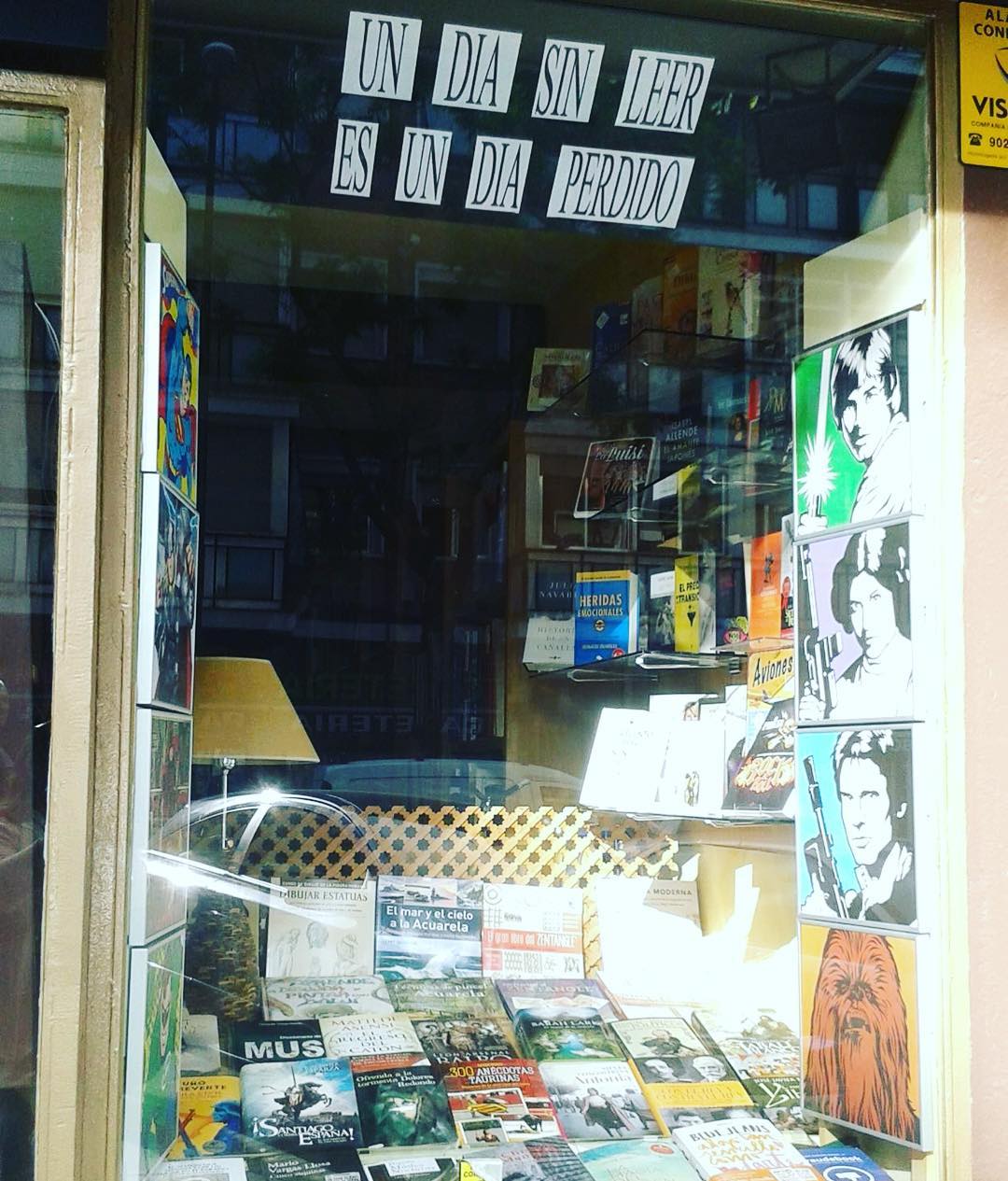 Un día sin leer es un día perdido   librería Códice Magno, Madrid,