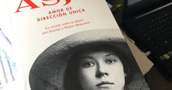 novela sobre Asja Lacis de Roser Amills