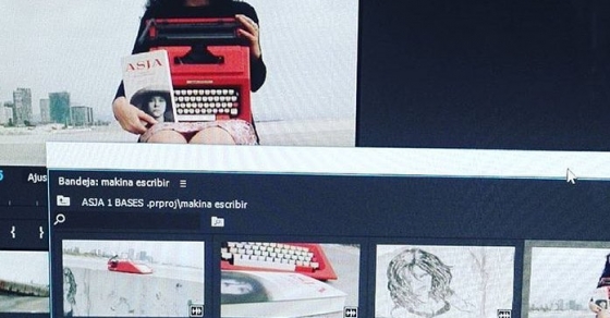 performance de roser amills con documentalidades para la novela sobre Asja Lacis de Roser Amills