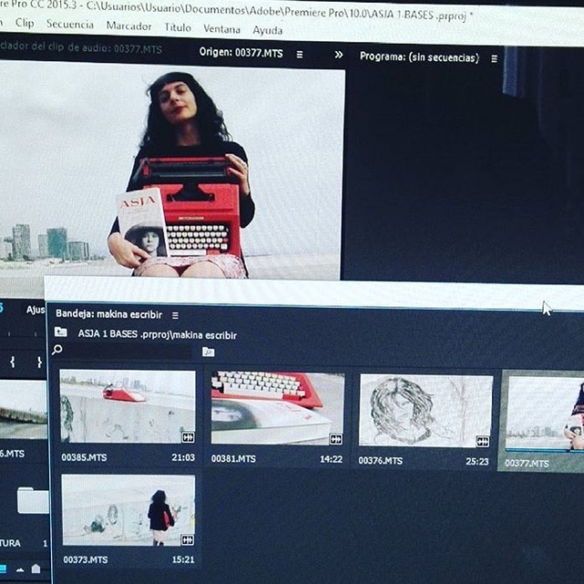 performance de roser amills con documentalidades para la novela sobre Asja Lacis de Roser Amills