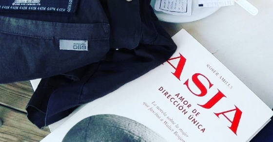 performance de roser amills con la novela sobre Asja Lacis de Roser Amills