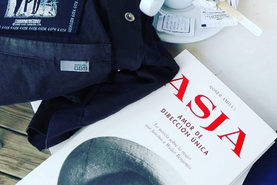 performance de roser amills con la novela sobre Asja Lacis de Roser Amills