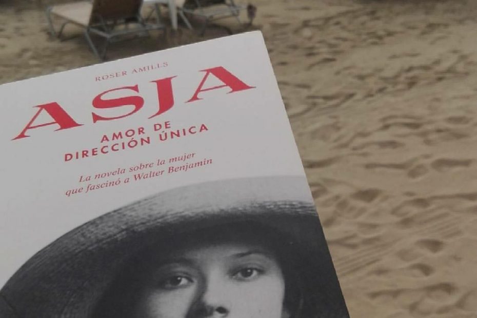 performance de roser amills con la novela sobre Asja Lacis de Roser Amills