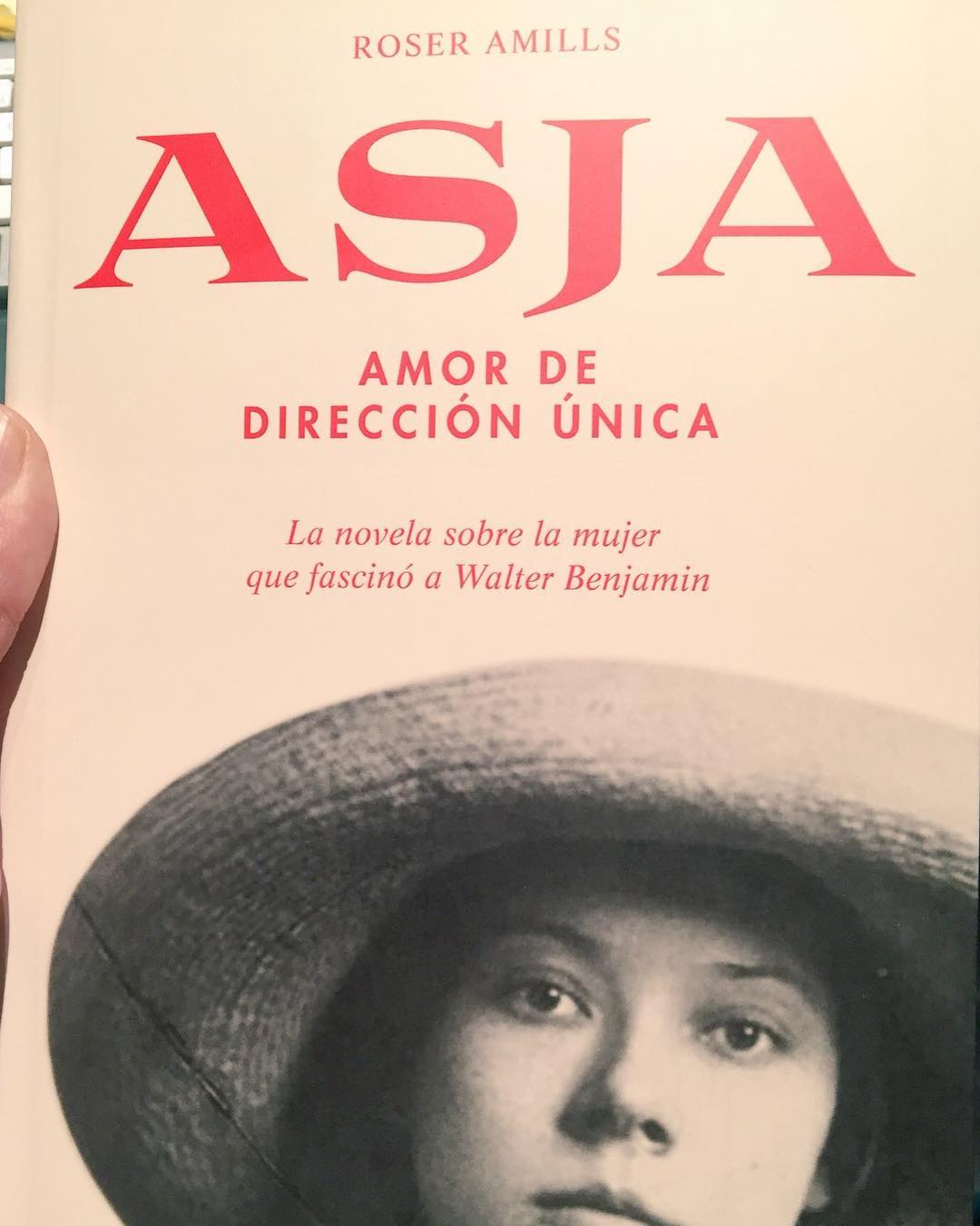 Portada de la novela Asja de Roser Amills
