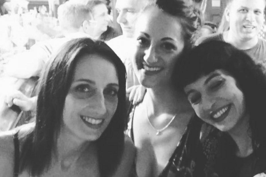 Roser Amills con Helen Capel y Pili Blanco