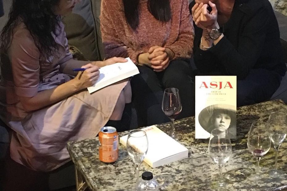 Roser Amills durante la presentacion de su novela sobre Asja Lacis en la Nau Comanegra