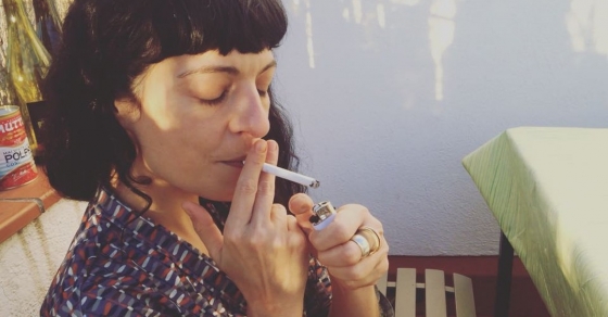 roser amills fumando