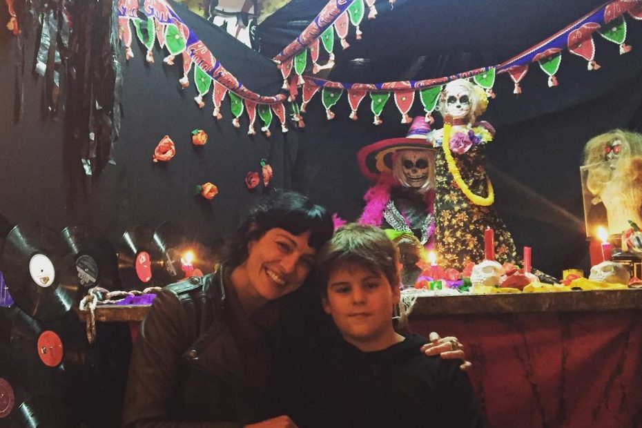 roser amills y su hijo juan de carnaval